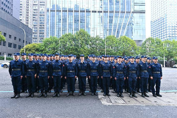 铁军显担当!2000名昌安保安高标准守护2026汉马武昌赛段