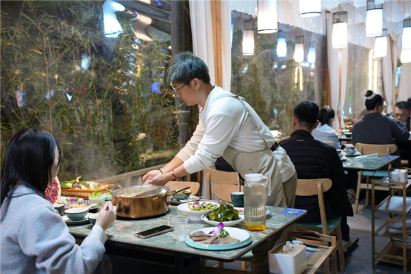 湖北襄阳:6年还债80万 这个“90后”一笔一划写诚信