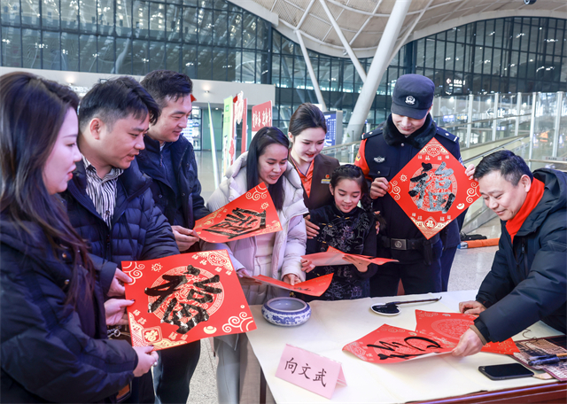 2026年全国春运启幕 武铁温暖守护归途