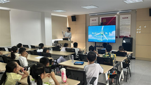 追風小工程師上線!中南電力把“風能魔法”搬進社區暑期託管課堂