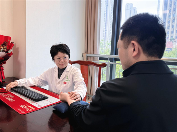 武汉市江夏区中医医院以古方助强直性脊柱炎青年走出病痛