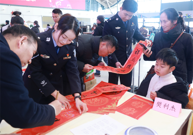 2026年全国春运启幕 武铁温暖守护归途