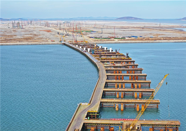 大连新机场中线主通道跨海段工程冲刺“火热之冬”