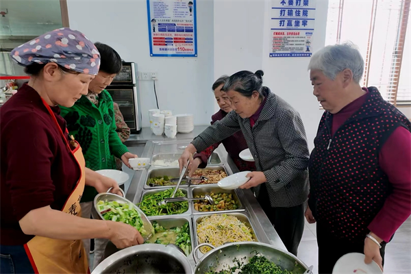 湖北谷城:32家“幸福食堂”让老人“幸福就餐”
