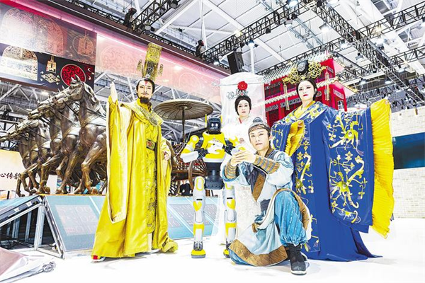 鄂企携5000余件精品亮相深圳文博会 机器人大秀太极 “李时珍AI”问诊