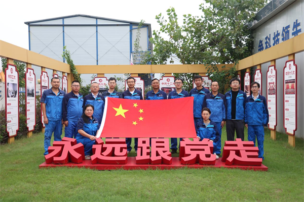 湖北武汉:“党小组”助力大桥梦