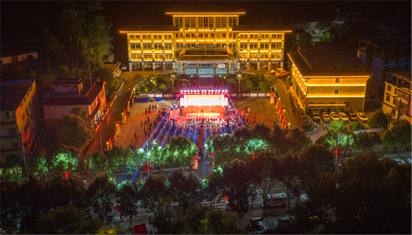 晚风民歌醉土家 太阳河乡首届民歌旅游展点亮恩施夏夜