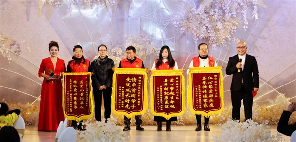 湖北钟祥:文明创建八载同行 志愿服务共迎新春