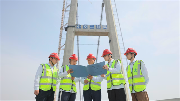 湖北武汉:“党小组”助力大桥梦