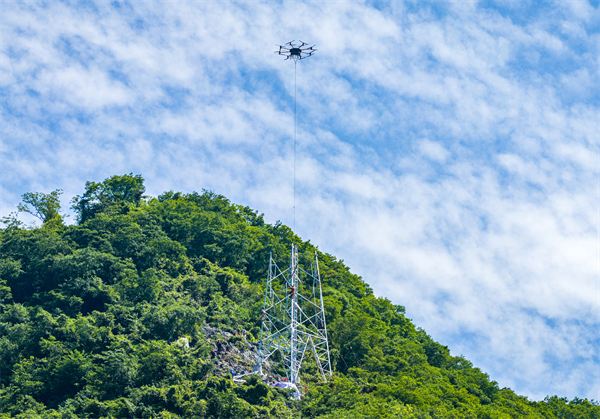 湖北黄石:“空中运输”助力电力工程建设“加速跑”