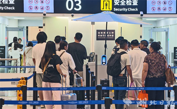 宜昌三峡国际机场暑运客流持续高位