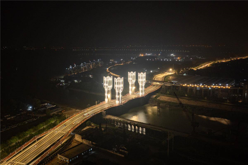 江城开启桥灯火璀璨 null