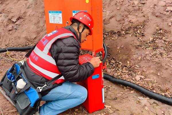 中建二局建设者:用坚守绘就“敬业福”