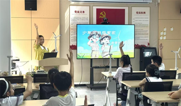 追風小工程師上線!中南電力把“風能魔法”搬進社區暑期託管課堂