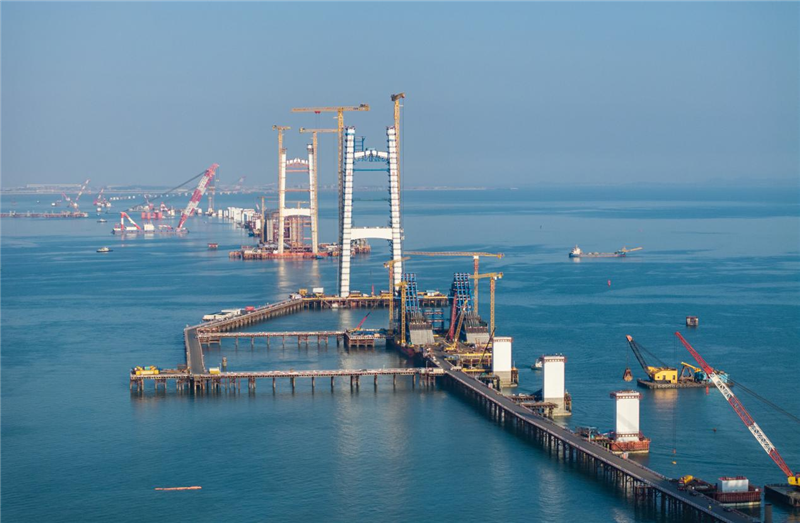 主塔封顶 海上立起新地标 厦金大桥建设再传捷报