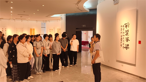湖北110幅书法作品集中展出 致敬“三大精神”