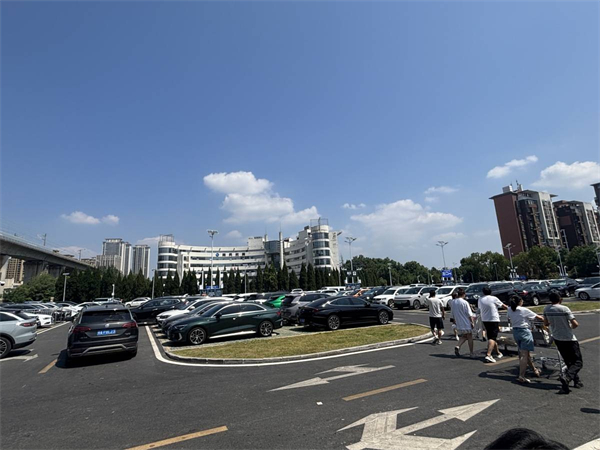 开业一周热度不减 武商江豚会员店激活庙山片区消费需求