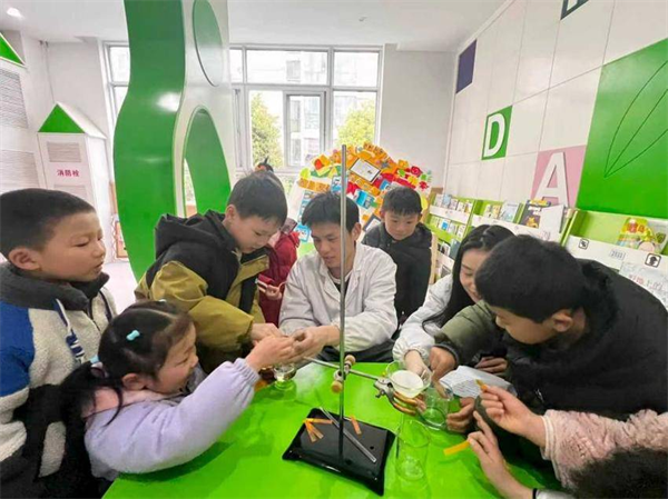 “小水滴的魔法课堂”开课!武汉东西湖自来水人邀萌娃共绘水网画卷