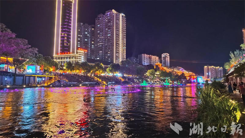 夜游宣恩灯火璀璨 喜迎湖北省民族运动会