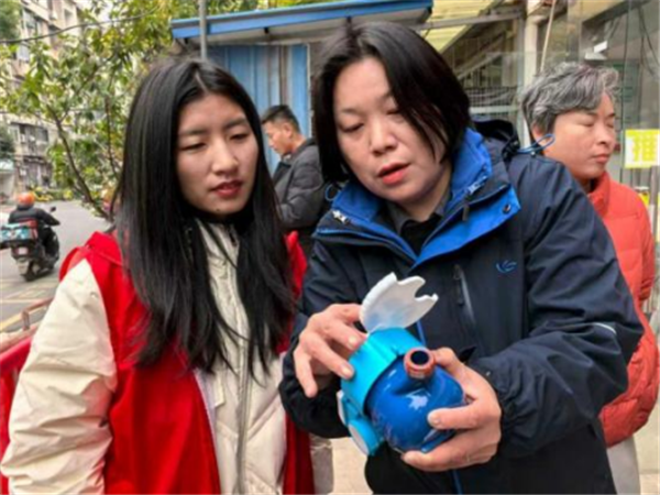 第12个“宪法日” 武水集团“普法服务台”进社区法治关怀精准直达