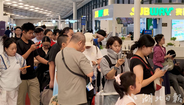 宜昌三峡国际机场暑运客流持续高位