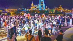 荆楚花袭人 夜色更迷人 大量游客改变行程留下来感受“愈夜愈美丽”