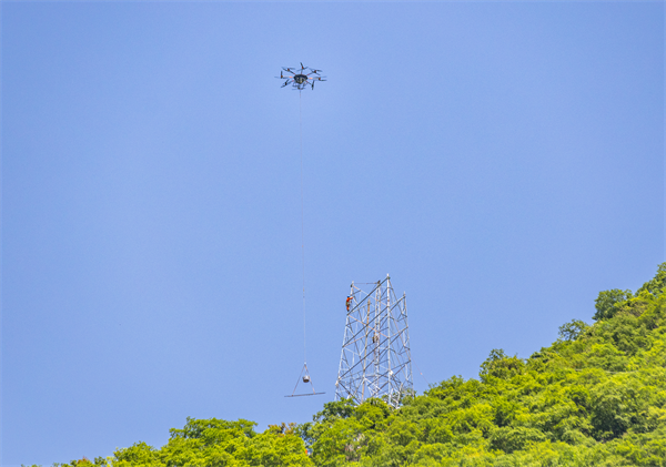 湖北黄石:“空中运输”助力电力工程建设“加速跑”