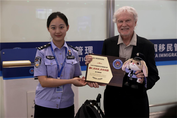 湖北口岸年出入境人员总量何以提前64天突破150万人次大关?三个镜头带你看! null