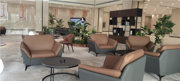 新疆亚欧商贸中心完工 架起丝路贸易“新桥梁”