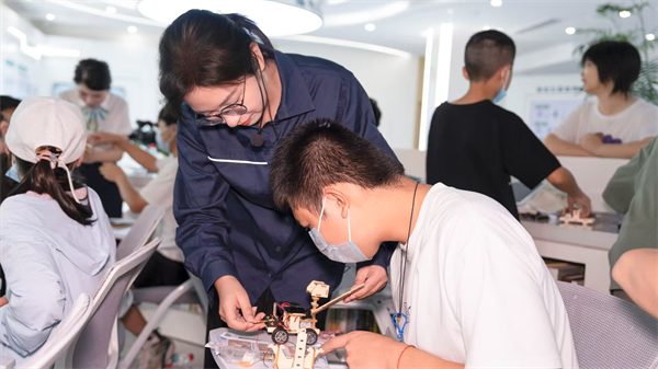 湖北黃岡:電亮童心 共護成長