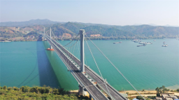 世界最大跨径独柱式三塔空间缆悬索桥苍容浔江大桥正式通车