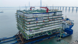 世界规模最大海上换流站“海风之心”启运