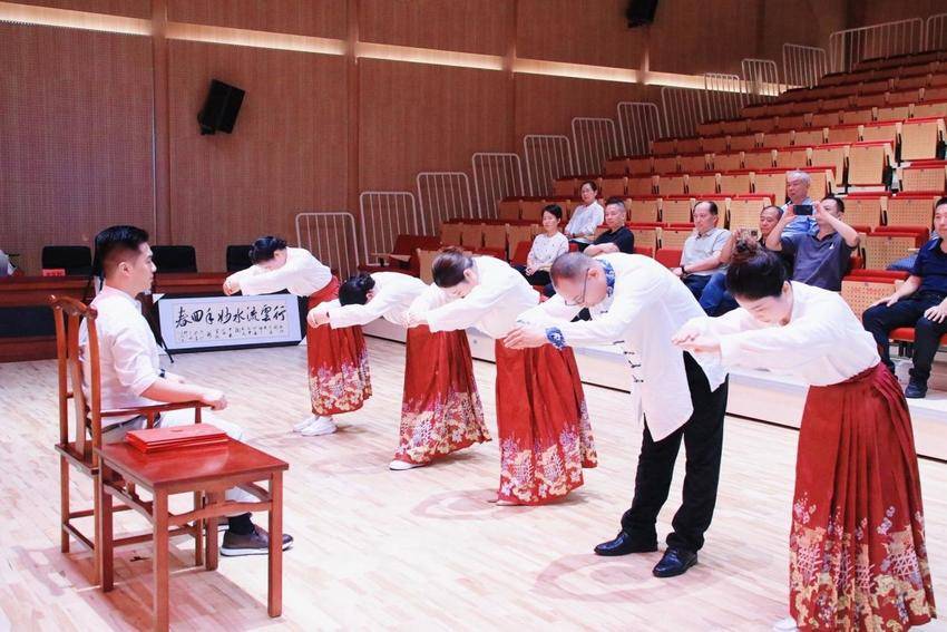 武汉市江夏区中医医院“火龙罐”技术又添五位新传人