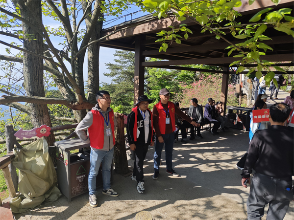 湖北麻城:将“实干课堂”搬到游客一线