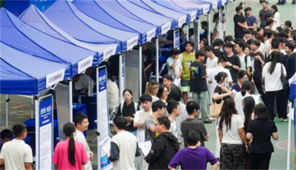校地聯動攬才!武漢市黃陂區開展 “學子聚漢” 校園專場招聘活動