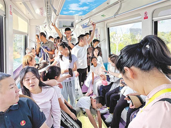 科技工業遊飛向新賽道 日均超萬人 光谷空軌客流爆發式增長