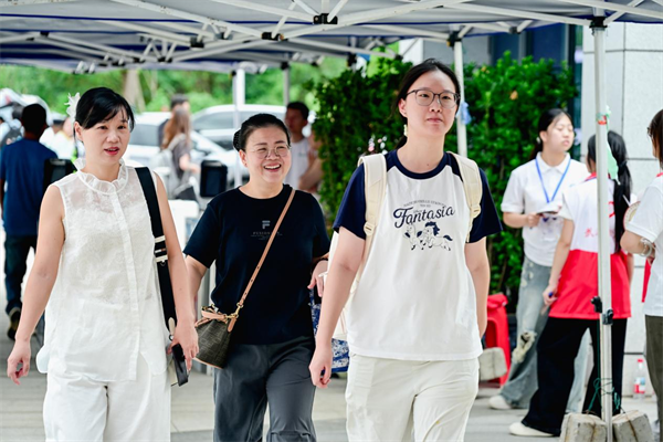 开学第一餐学校请客!武汉商学院免费午餐“暖胃”更“暖心”