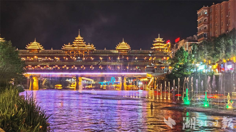 夜游宣恩灯火璀璨 喜迎湖北省民族运动会