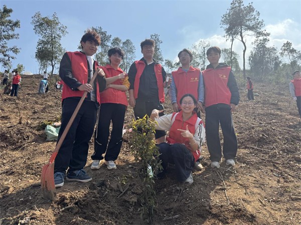 种树也“上云” 武汉高校师生用“技术流”种下2000株树苗