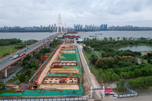 武漢白沙洲公鐵兩用長江大橋主墩樁基順利開鑽