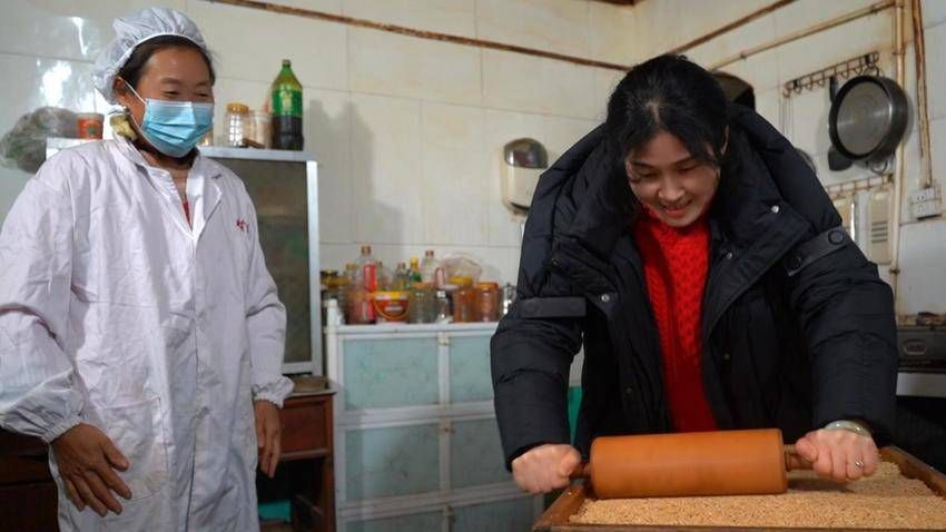 【新春走基层】湖北长阳:糖丝缠绵 土家年味永传承