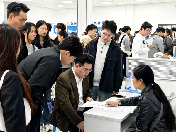 湖湘学子赴河口 湖北老河口市赴长沙揽才成效显著 null