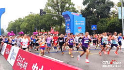 2025重庆半程马拉松鸣枪开跑