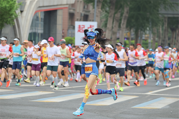 2026一汽红旗长春马拉松鸣枪开跑