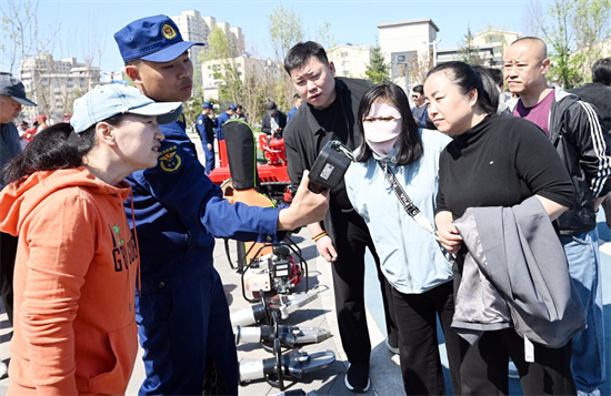 延边州暨延吉市举行“全国防灾减灾日”广场宣传活动