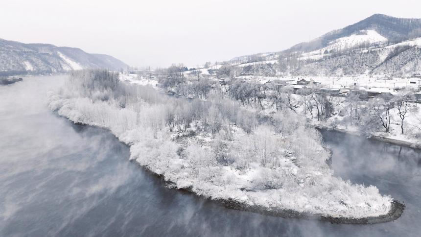 桦甸市红石镇迎来大面积雾凇景观