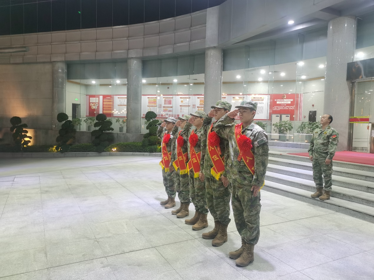 东莞石龙镇举行2026年上半年入伍新兵欢送会