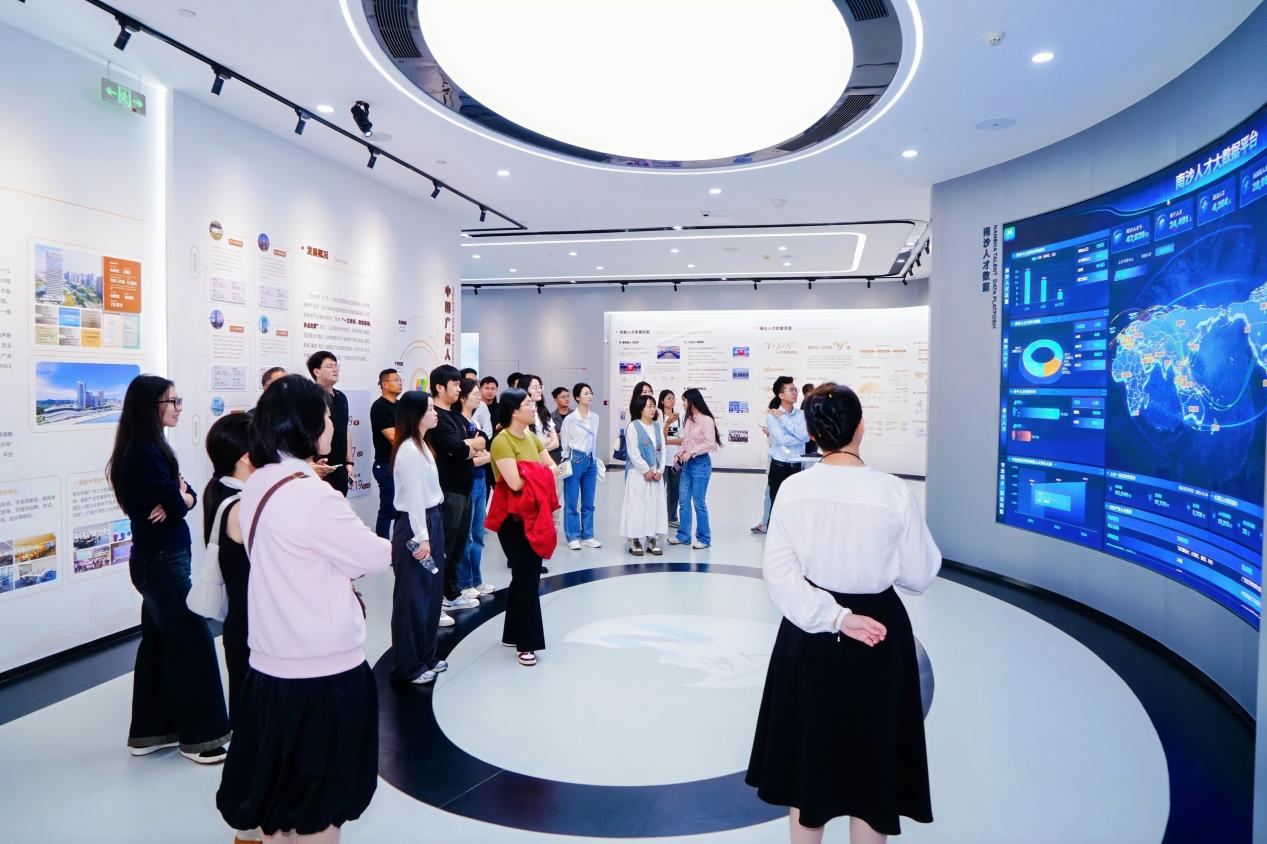 第9批博士“天团”走进南沙 博士带着简历直奔求职