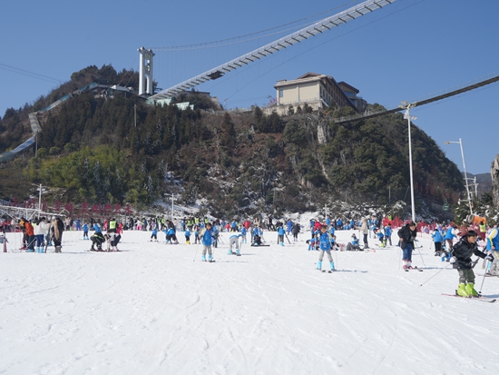 多彩贵州启动冰雪运动季 “冰雪黔行”激发全民健身热潮