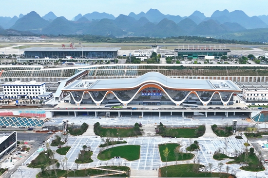 盘兴高铁:钢铁长龙穿越喀斯特奇山秀水